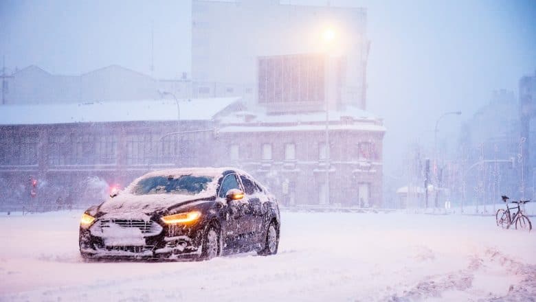 Hva er best av forhjulsdrift eller bakhjulsdrift på vinterføre?